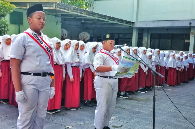 Instagram post from sd_djamaatul_ichwan. This post is in position 8.