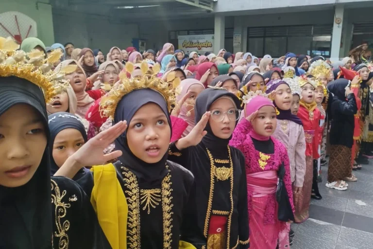 Instagram post from sd_djamaatul_ichwan. This post is in position 6.