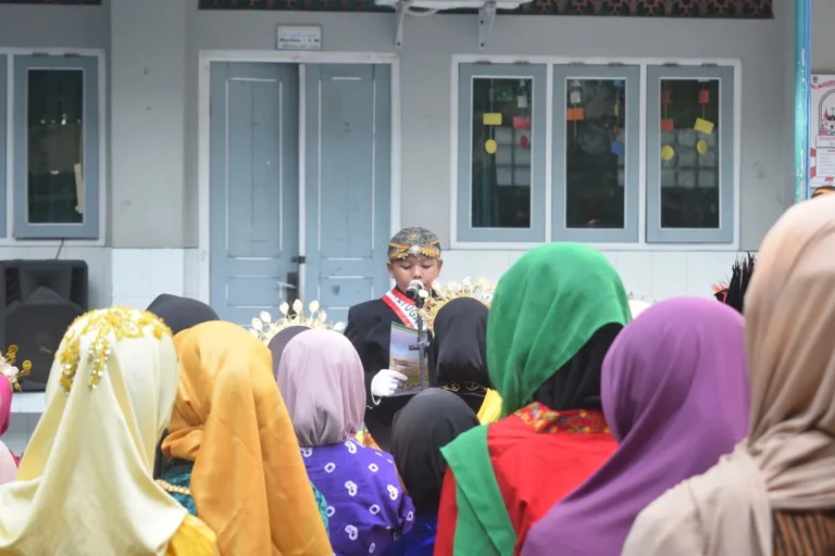 Instagram post from sd_djamaatul_ichwan. This post is in position 18.