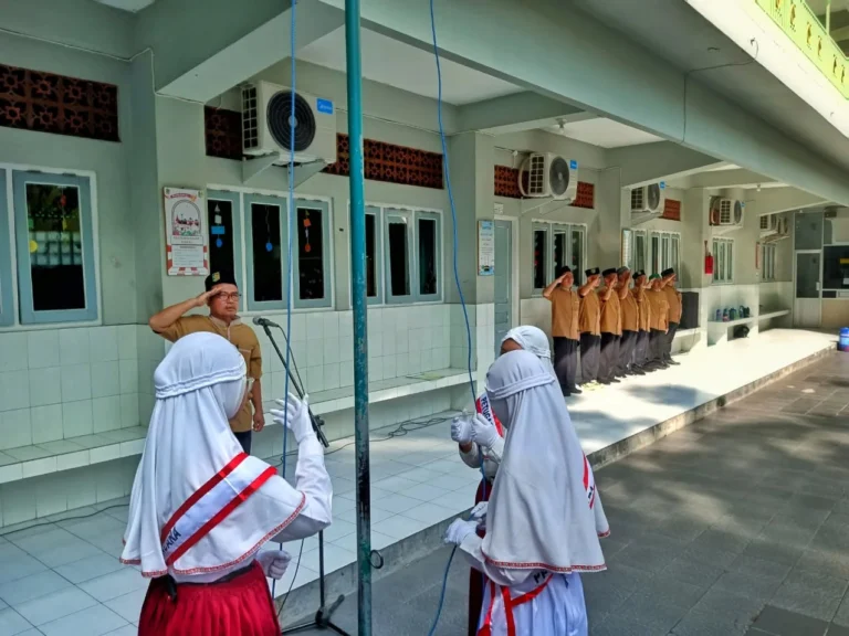 Instagram post from sd_djamaatul_ichwan. This post is in position 9.