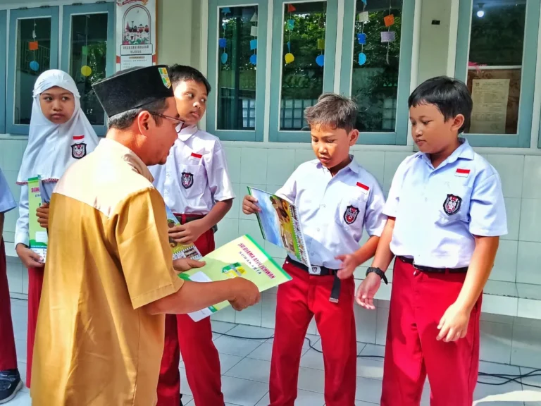 Instagram post from sd_djamaatul_ichwan. This post is in position 12.