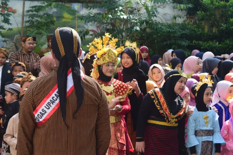 Instagram post from sd_djamaatul_ichwan. This post is in position 10.