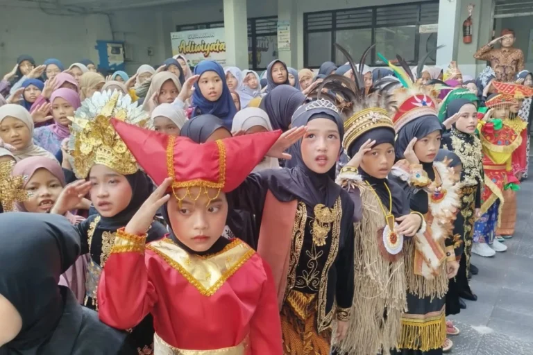 Instagram post from sd_djamaatul_ichwan. This post is in position 9.