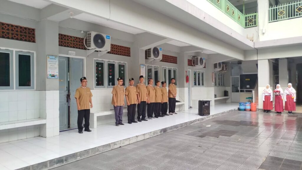 Instagram post from sd_djamaatul_ichwan. This post is in position 9.