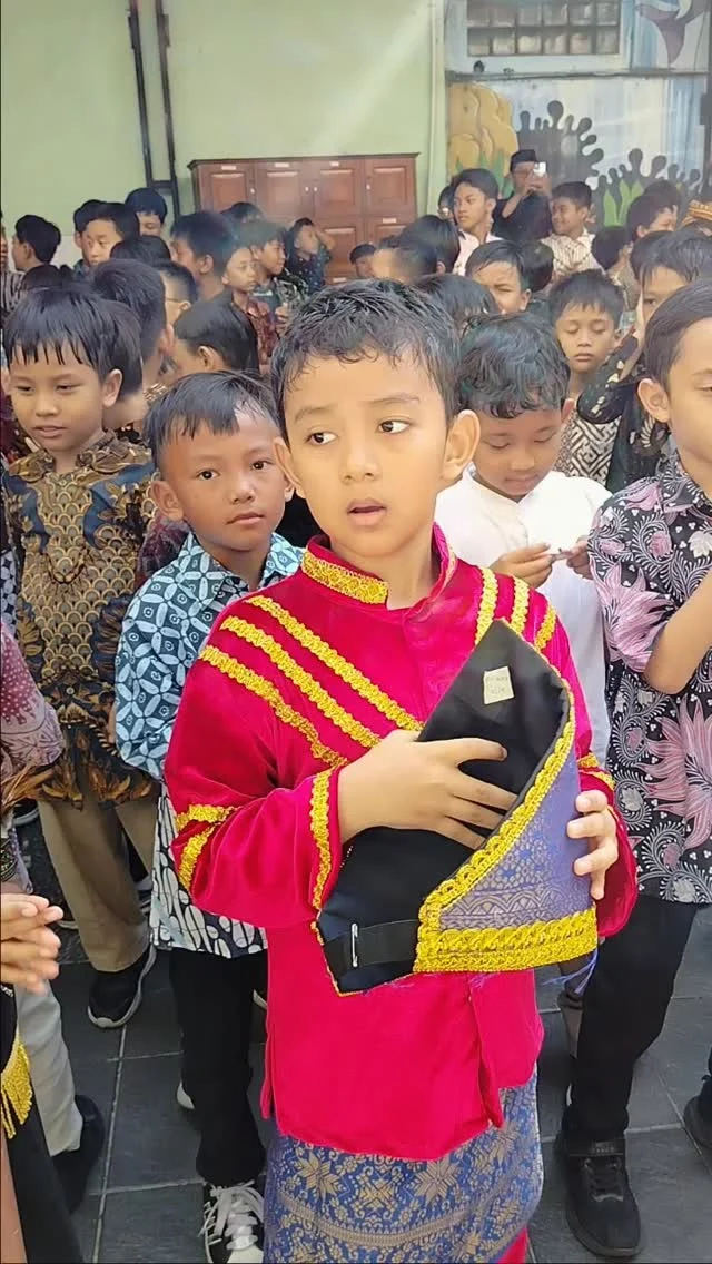 Instagram post from sd_djamaatul_ichwan. This post is in position 0.