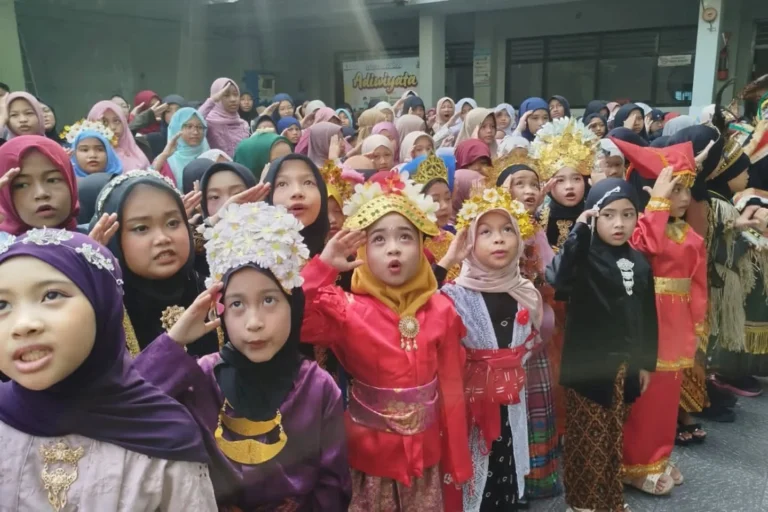 Instagram post from sd_djamaatul_ichwan. This post is in position 7.