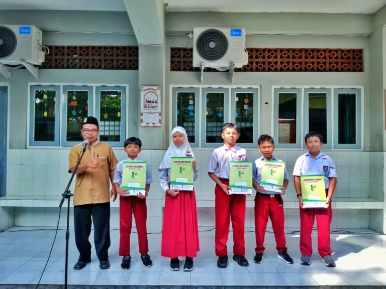 Instagram post from sd_djamaatul_ichwan. This post is in position 16.