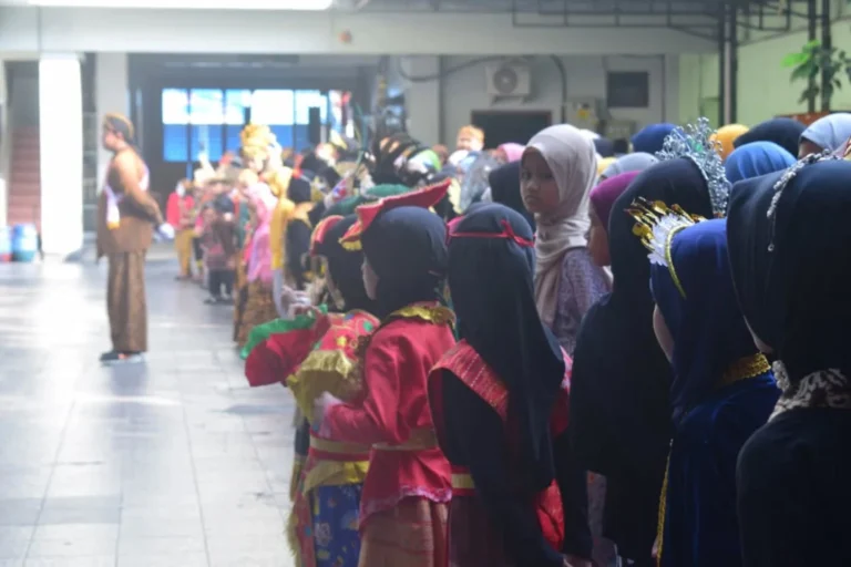 Instagram post from sd_djamaatul_ichwan. This post is in position 3.