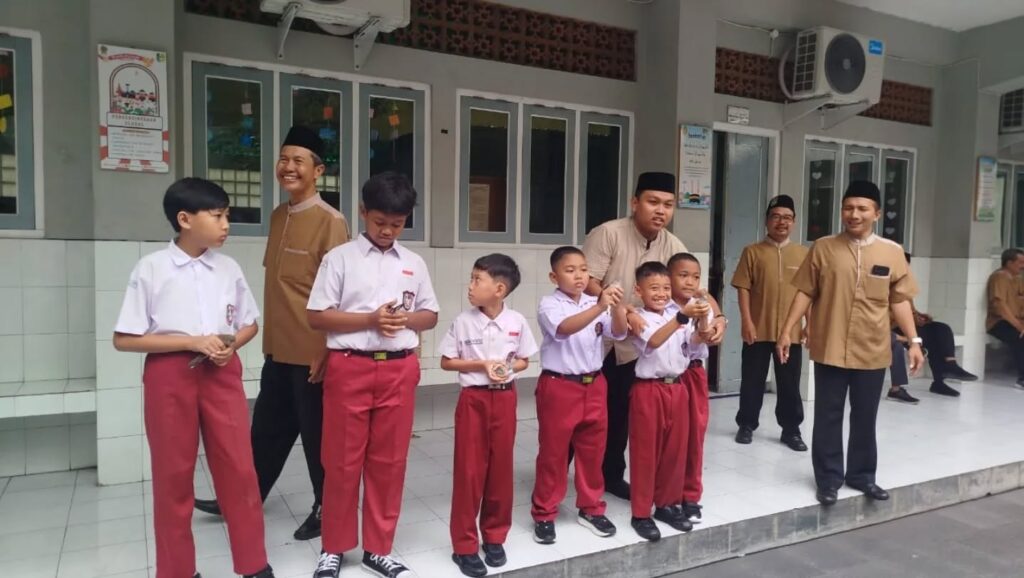 Instagram post from sd_djamaatul_ichwan. This post is in position 14.