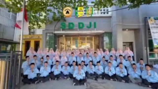 Instagram post from sd_djamaatul_ichwan. This post is in position 7.