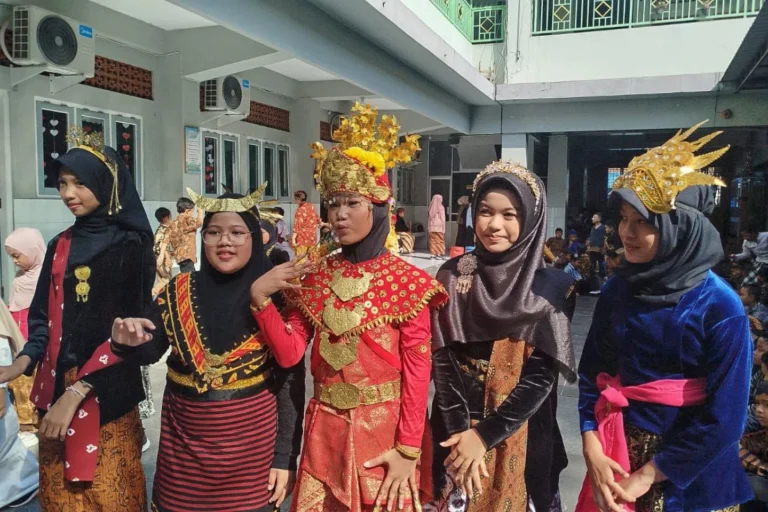 Instagram post from sd_djamaatul_ichwan. This post is in position 4.