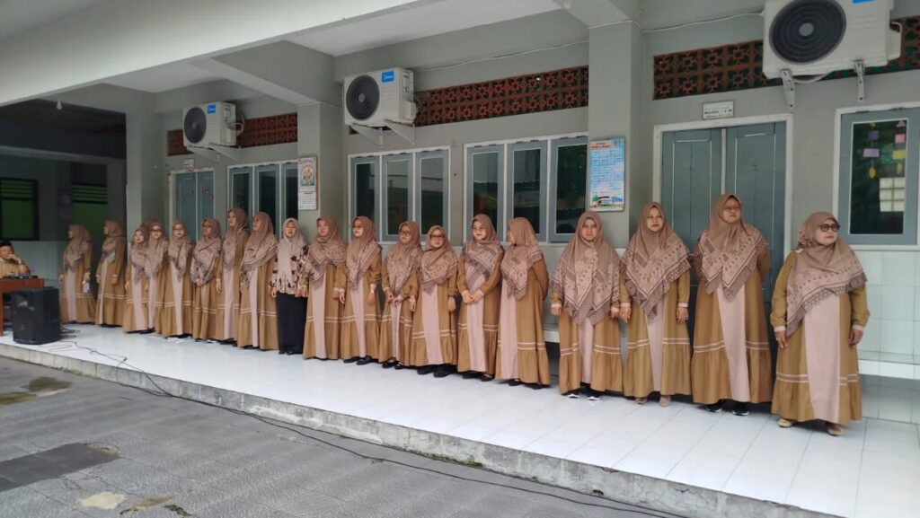 Instagram post from sd_djamaatul_ichwan. This post is in position 8.