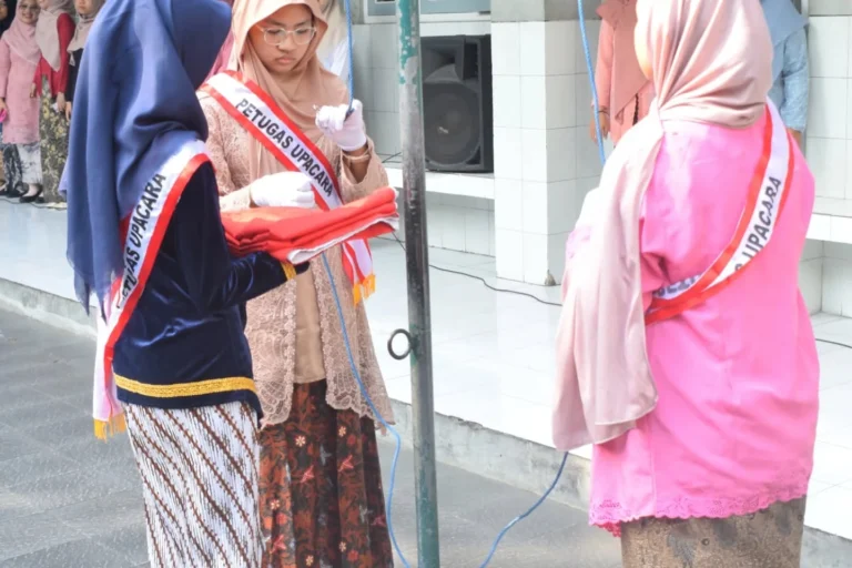 Instagram post from sd_djamaatul_ichwan. This post is in position 3.