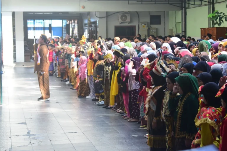 Instagram post from sd_djamaatul_ichwan. This post is in position 6.