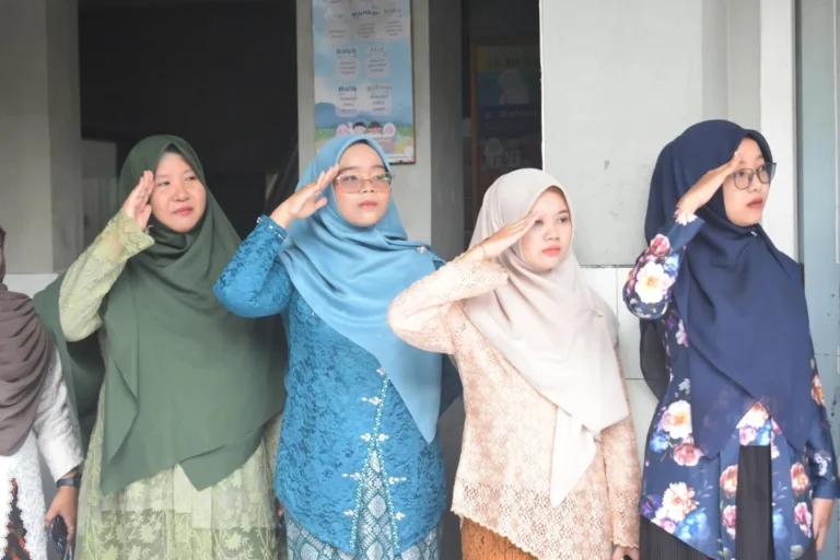 Instagram post from sd_djamaatul_ichwan. This post is in position 7.