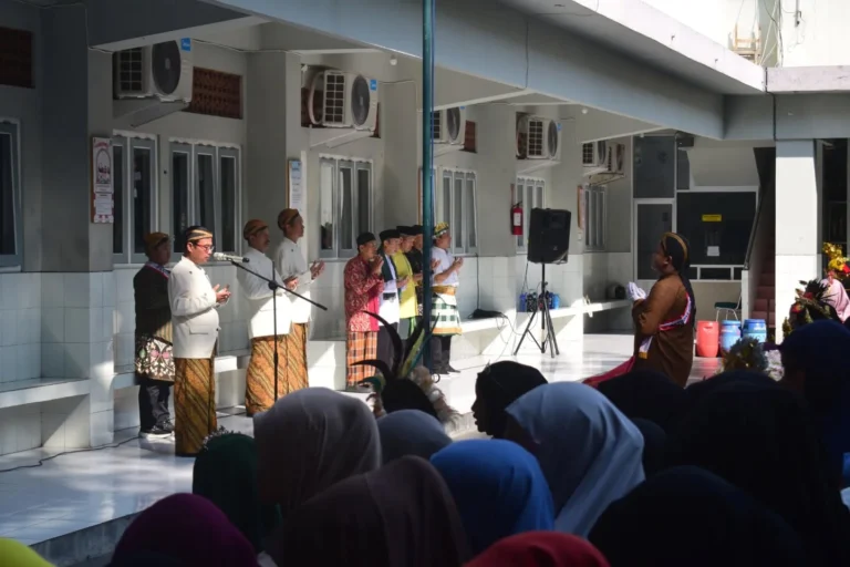 Instagram post from sd_djamaatul_ichwan. This post is in position 5.