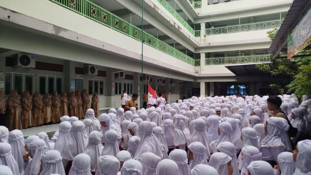 Instagram post from sd_djamaatul_ichwan. This post is in position 7.