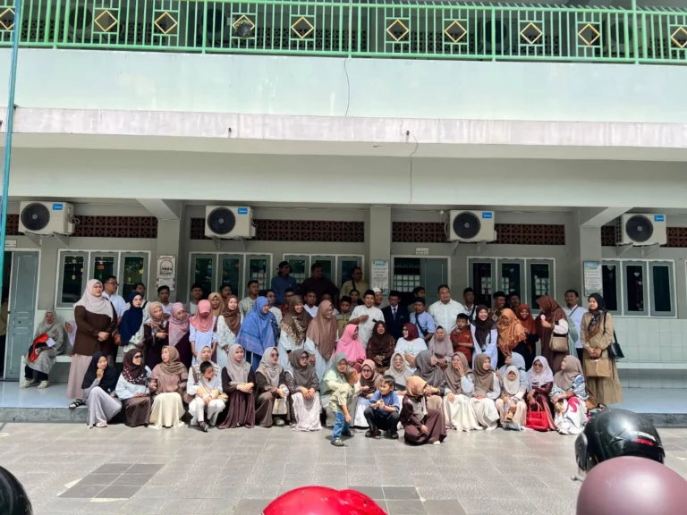 Instagram post from sd_djamaatul_ichwan. This post is in position 2.