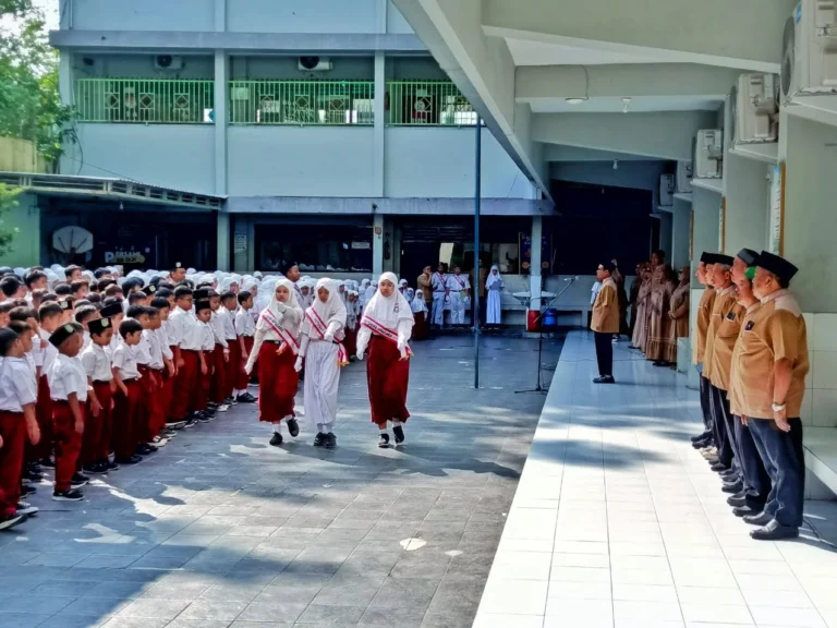 Instagram post from sd_djamaatul_ichwan. This post is in position 4.