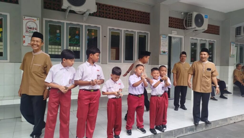 Instagram post from sd_djamaatul_ichwan. This post is in position 18.