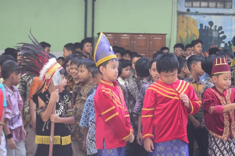 Instagram post from sd_djamaatul_ichwan. This post is in position 13.