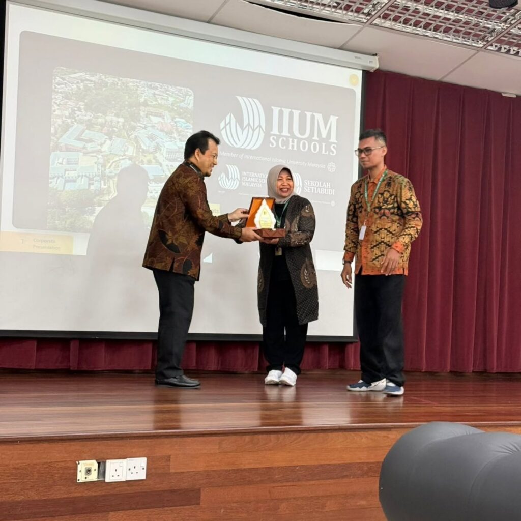 Instagram post from sd_djamaatul_ichwan. This post is in position 10.