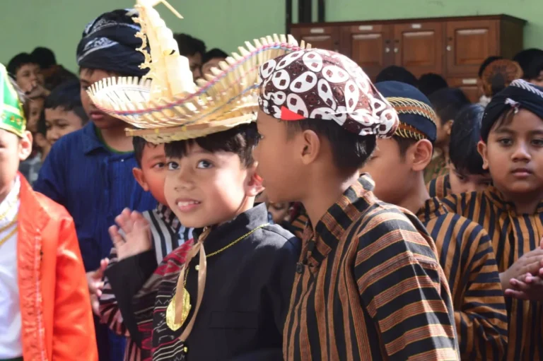 Instagram post from sd_djamaatul_ichwan. This post is in position 14.