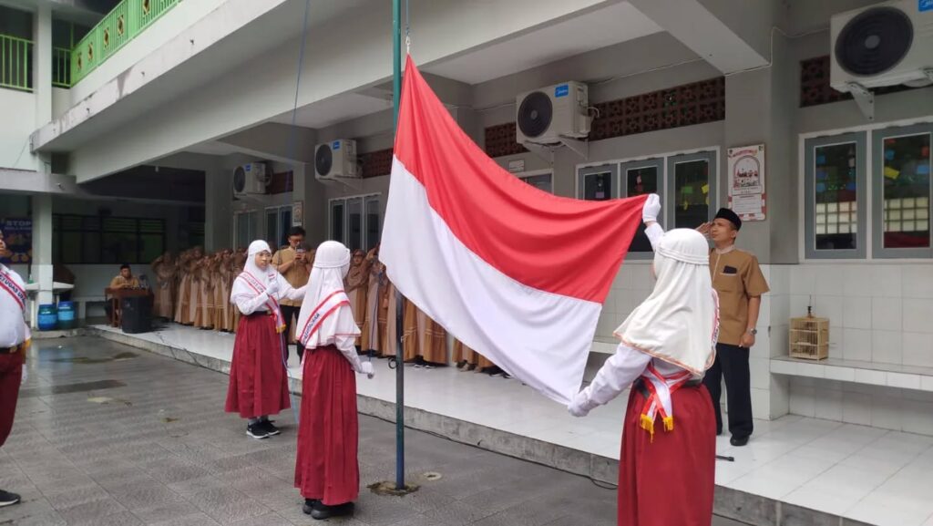 Instagram post from sd_djamaatul_ichwan. This post is in position 11.