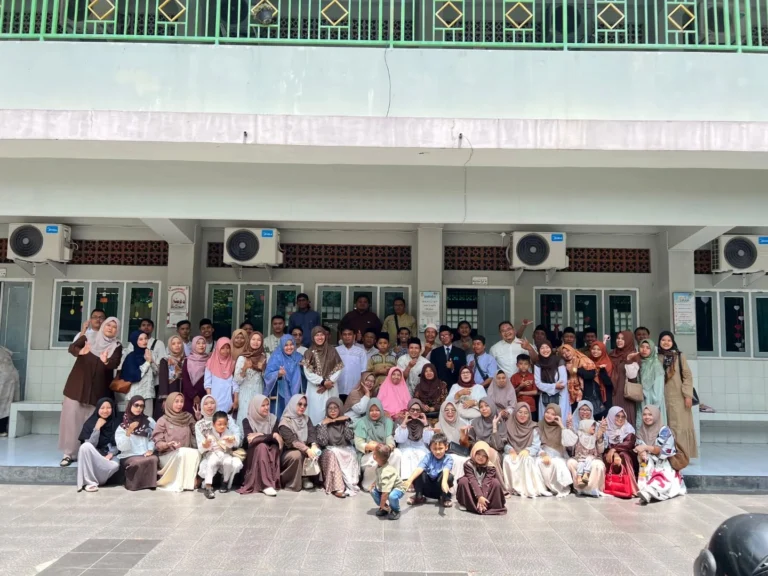 Instagram post from sd_djamaatul_ichwan. This post is in position 6.