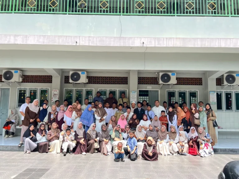 Instagram post from sd_djamaatul_ichwan. This post is in position 1.